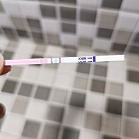 明天就是姨妈日了。怎么排卵试纸还是强阳呢？