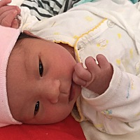 外婆来大老远陪我宝宝10天了 今天要回去上班挣钱了哟 当女儿的不舍 宝宝也舍不得外婆吧 😄😄