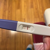 月经平时准时，这次推迟两天！这是怀孕了吗？不敢确定