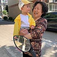 我天天去上班，孩子婆婆给我带的很好