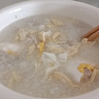 快一个月没有吃到水果了。日常饮食有鸡蛋，瘦肉水煮菜叶子。多喝水。还是会便秘。是因为没有这水果的原...