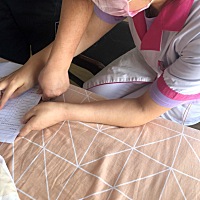 奶太多了，每次宝宝夜里吃一到两次我就不吸奶导致奶结节了今天找了催乳师上门疏通，那个痛感觉比生孩子...