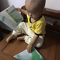 宝宝一岁3个月了，大概一岁的时候脑门前面突然就竖着凸起来了一块，是什么原因了，我问了宝妈群，人家都...