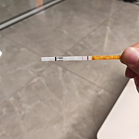最近排卵后的几天，几乎是每天一测，也是经常看别人发帖测孕，大姨妈第一天没来，本来想第二天用晨尿测...