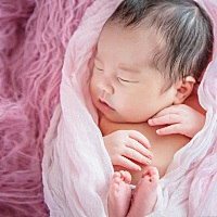 Z女士: 我怕别人一直问我为什么还不生小孩，怕背后的流言蜚语 H女士: 我怕过年过节时婆婆殷切的眼神，怕...