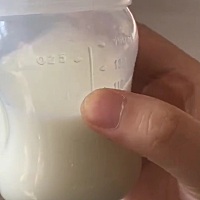 奶少的时候愁宝宝吃不饱哭闹，婆婆唠叨，现在奶水终于追回来了也愁，每天半夜还得起来挤掉，拼命告诉自...