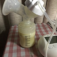 奶水多 涨奶 吸出来扔掉 发现一个瓶子不够吸一次用 倒掉之后继续吸…好浪费 还有别的用吗？