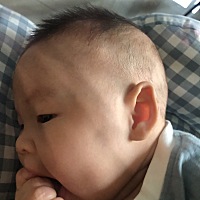 人家宝宝吃手，你吃拳头👊……😄😄😄