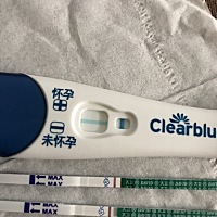 第一张是今天排卵后第11天测的，意念灰。第二张是今天中午测的。昨天也测了，相比昨天有加深一点点而已...