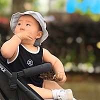 宝贝已经是十个月的小朋友了。 希望长大以后是个暖人的皮夹克[拥抱]