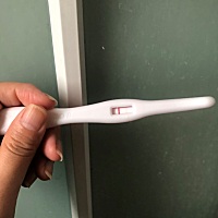 集妹们，同房后12天，那么淡的一条算中吗？