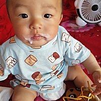 宝宝现在五个月了，体重还是十五斤，我看其它宝宝都长得非常快，咋我家的只长个子不长体重呢