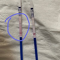 末次月经是4月19日来的，这几天姨妈感很强，腰酸，还有点分泌物，小腹微胀，但是就是没来姨妈，测了一下...