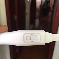 离大姨妈来还有一天，图一是5月18号早上测的，图二是18号下午测的，图三是19号早上测的，这是怀孕了吗？...