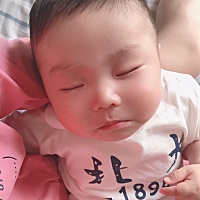 快四个月了 仔仔还是不会翻身 你们的宝宝都是多久翻身的？