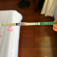 我每个月大姨妈很准确，这个月大姨妈推迟了两天，然后这个星期一来了一点，这两天就没了，早上我用试纸...
