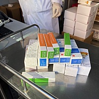 湿疹反反复复 太多药膏宝妈们都会不知所措 到底用哪个？儿研所肤乐霜硅霜双簧洗剂都是中药成份 没有刺激...