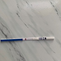 7号排卵，刚刚测的，麻烦朋友们帮我看一下是水印还是怀孕了？
