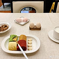 哈哈！ 今天的早餐能打几分😄 摆盘、食物搭配、营养、拍摄角度