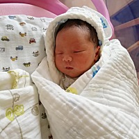 5月10号，母亲节，刨腹产卸货小米奇一枚，六斤九两，53cm！妈妈早了不少罪啊！