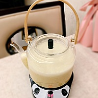 忙好家里的一切 来发我的早餐了😄 今天的早餐 待总结： 烤箱温度过高 芝士吐司颜值下降 哈哈！但不影...