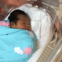 今天去医院看了儿子，几天没见变了好多