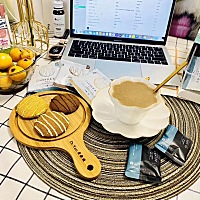 最近乳头好疼，一碰就疼。乳房也很涨  不晓得有没有怀孕的也有这个症状。我现在也不晓得是姨妈要来了，...