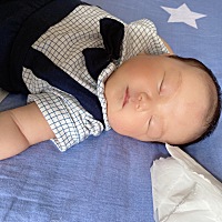 真的被吓死了，宝宝打嗝，喂的几口水过了几分钟，宝宝突然像呼吸困难一样挣扎特别难受，嘴巴吐泡泡 眼神...