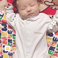 大家宝宝晚上都几点睡？我家宝天天晚上十点才睡，早晨八点多醒了就不睡了，晚上睡的挺好的，饿了哼唧喂...