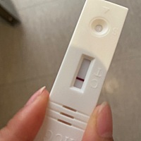 我想知道c区一条线，hcg三条线上都有淡红色，是什么意思，这种表示还没怀孕是吗