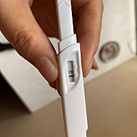 以为这个月没戏了！昨天不是晨尿都没有 今天就有了……大家快帮我看看是不是真的有了……