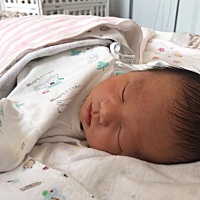 孕前体重108，临产前体重126，生完112，月子第13天体重110，估计出了月子能回到孕前体重。肚子上还有点...