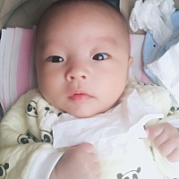 快三个月的宝宝一天需要多少睡眠时间呢？白天需要抱着睡，一放到床上就会醒来。晚上睡的很规律，九点睡...