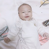 为什么每次我宝宝入睡前很困难很痛苦的样子？真的无语了！