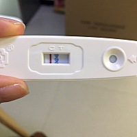 每次姨妈都会提前三天来，从来没有推迟过，这次已经推迟两天了，大家帮忙看下这是有没有