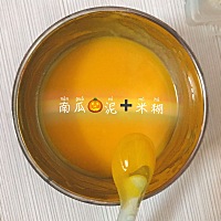 阳哥哥已经⑦个月➕啦 南瓜打成泥➕米糊 苹果打成泥➕米糊 山药蒸熟打成泥➕米糊 有点咳嗽，用了雪梨➕...