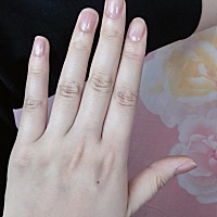 带娃闲着没事干自己在家美甲，不过猫眼美甲自己不会做，都没有吸出猫眼来