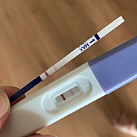 末次大姨妈4月22号来的，今早测的，请问亲的这是有了吗？