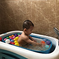 爱玩水，洗了好睡觉