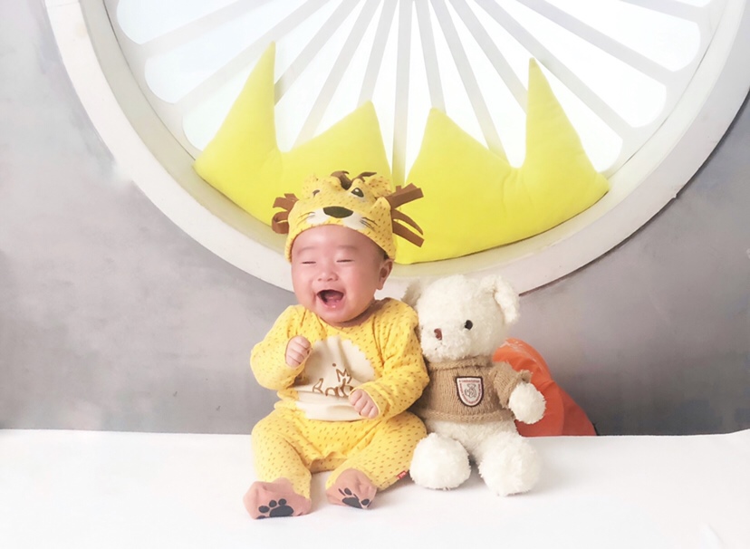 其实这张是在哭，我正好抓拍到了。