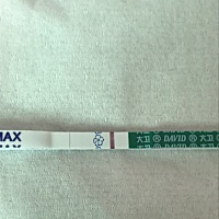 平时姨妈很准，今天是正常来姨妈的时间。还是忍不住测了，有一丢丢丢丢灰色，超过15分钟后看还有效吗