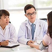 产后坐月子，其实就是为了让新妈妈在孕期所产生的生理、内分泌的变化，在分娩后逐渐恢复到孕前的状态。...