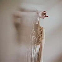 小编说：担心的阴影背后，是你内在生命强烈渴望让你更健康、更快乐、更幸福。你没有允许这个影子的灵魂...