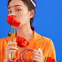 孕八月的时候发现他出轨，像吃了屎一样恶心，一生下孩子我就离婚了，他净身出户，虽然百般恳求，但是我...