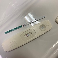 姐妹们，帮我看看是不是中了还是水印.昨天测试了也是这样.没有加深. 22号去医院，医生帮打了破卵针.22.2...