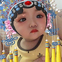 我宝宝每天都要出很多很多汗水，床上都湿了，我不知道是因为热还是什么被子也没帮她盖，只穿尿不湿还是...