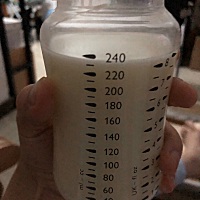 崽崽第一次睡了个整觉 就……挺突然的 😂 然而我作为一名奶牛🐮……还是要起来呼哧呼哧的吸奶