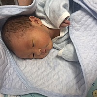 小朋友超预产期三天才出来 因为第一胎没有经验 被侧切了 撕裂深 被缝了两层 今天要拆线
