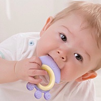 宝宝长牙期间，因为嘴里不舒服，喜欢抓到什么东西都往嘴里塞，所以可以给宝宝使用牙胶，更安全卫生。还...