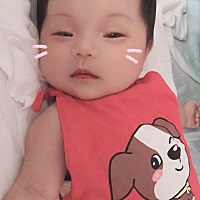 小歆玥心疼妈咪 妈咪更爱宝贝